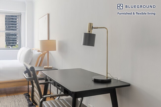 Foto del edificio - 330 E 46th St