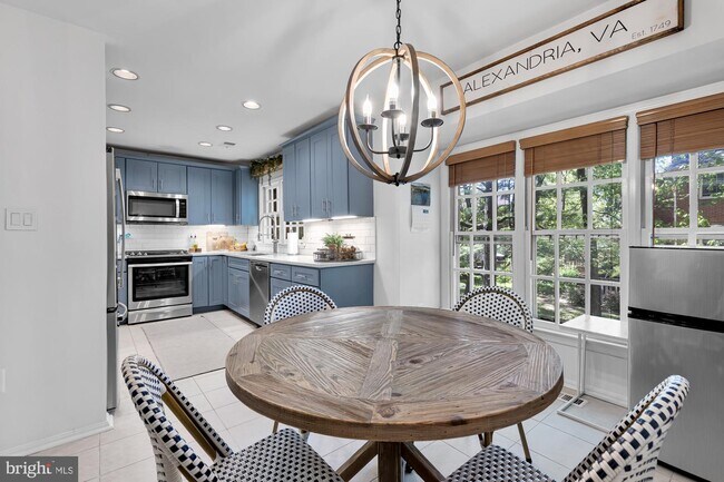 Foto del edificio - 5144 Woodmire Ln