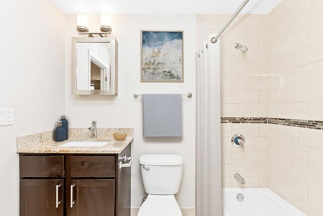 Foto del edificio - Lincoln Square Commons - 4759 N Maplewood Ave