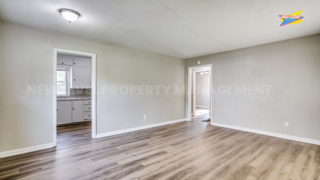 Building Photo - 2208 E Shadybrook Ln