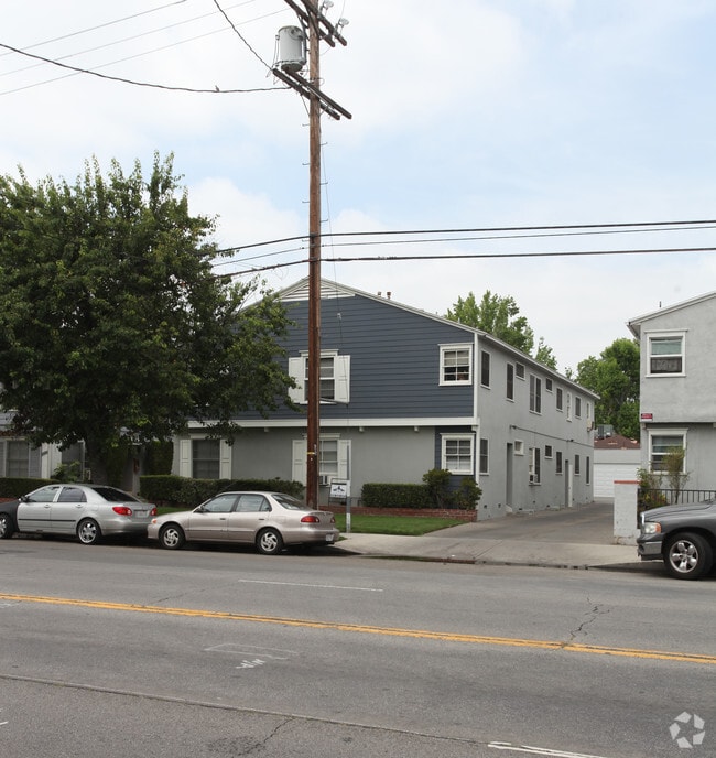 Primary Photo - 5325 Whitsett Ave