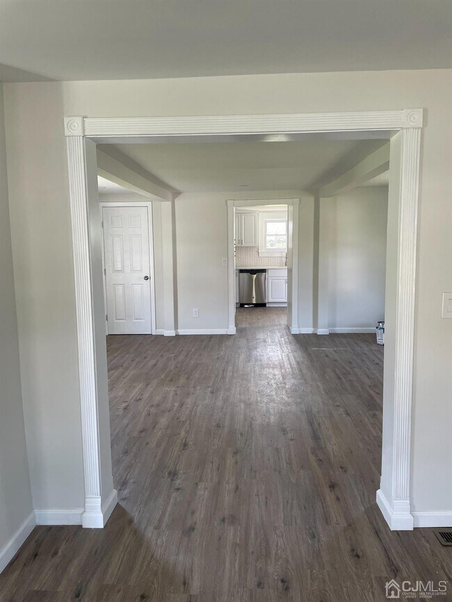 Building Photo - 370 Riva Ave