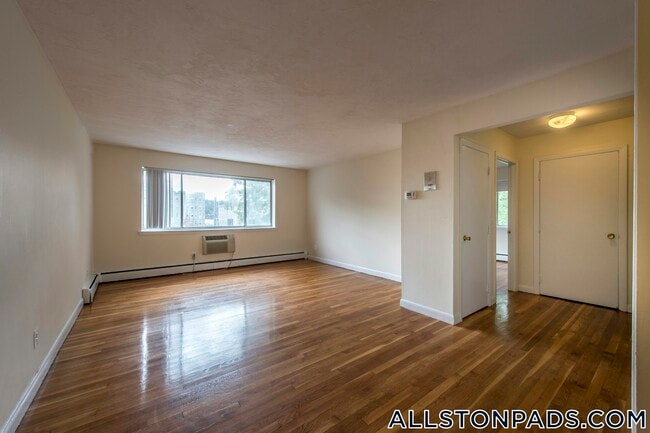 Building Photo - 75 Gardner St