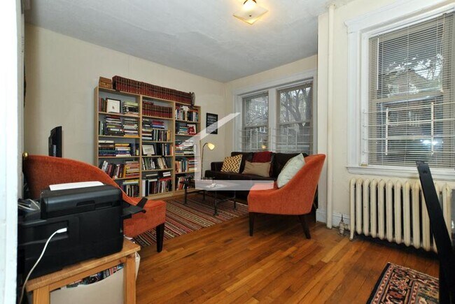 Building Photo - 264 Kelton St