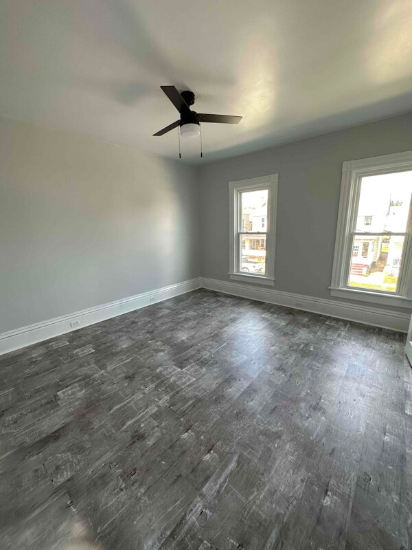 Foto del edificio - 307 Loucks Ave