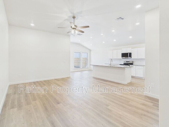 Foto del edificio - 3007 Farmyard Dr