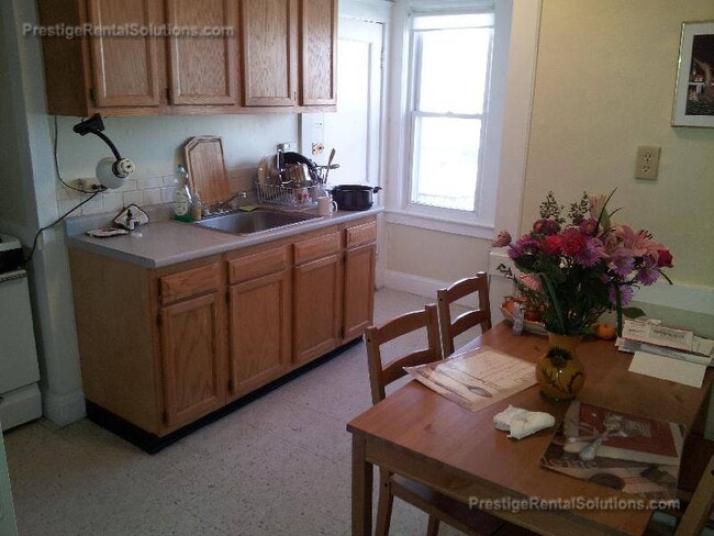 Building Photo - 35 Lourdes Ave