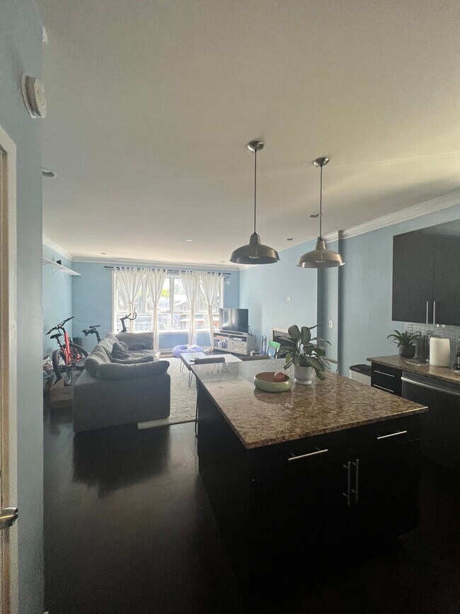 Foto del edificio - 3322 W Eastwood Ave