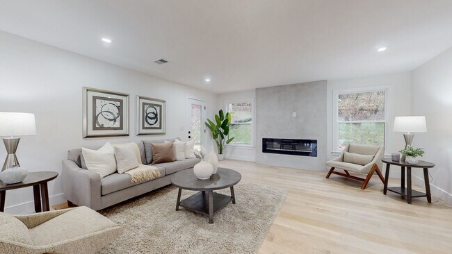 Foto del edificio - 5527 Hillview Dr