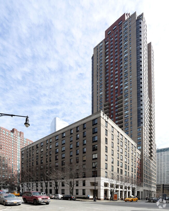 Building Photo - The Soundings Condo