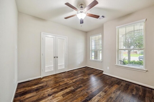 Building Photo - 1539 Giles Dr