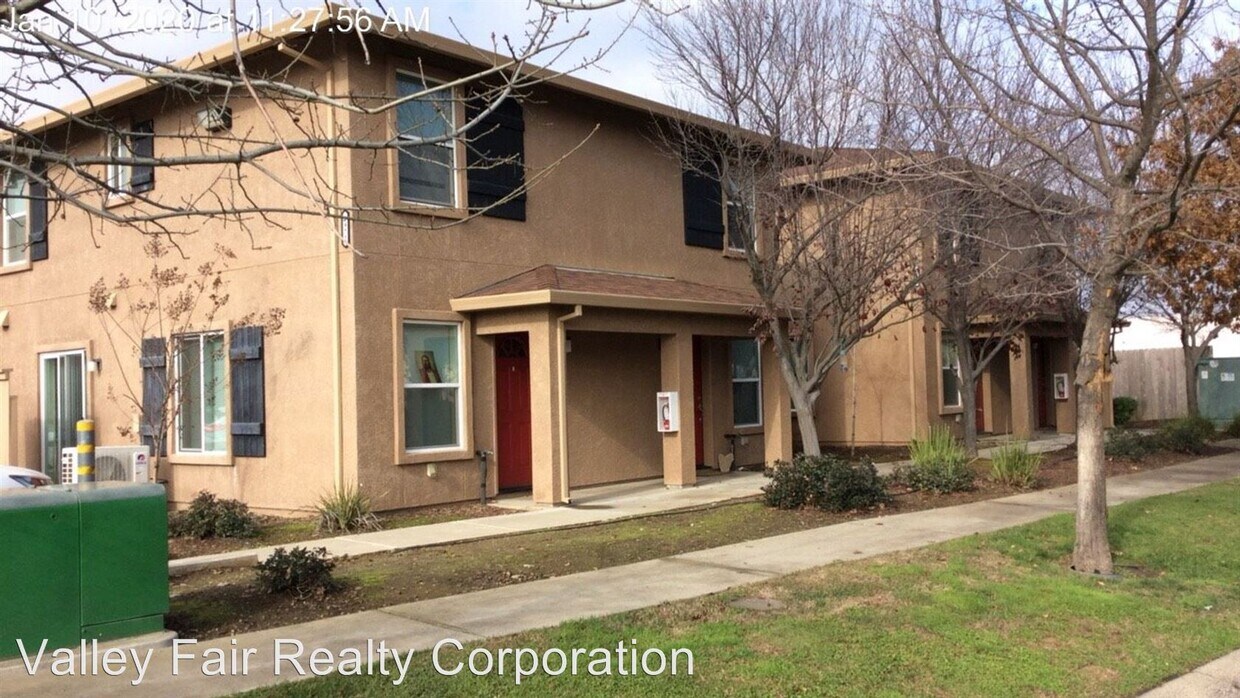 Foto principal - 5956-5974 Woodland Dr