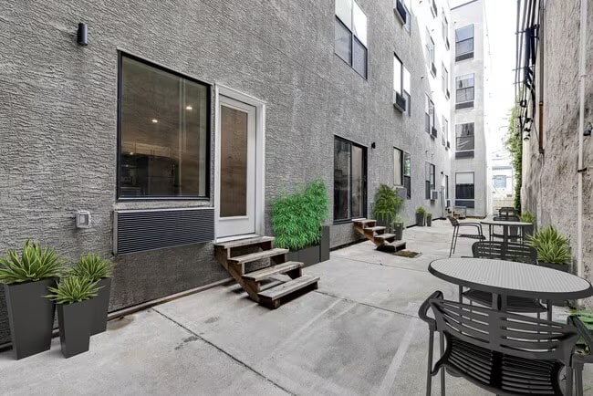 Foto del edificio - 1522-1532 W Girard Ave