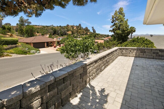 Foto del edificio - 475 Hills Ln Dr