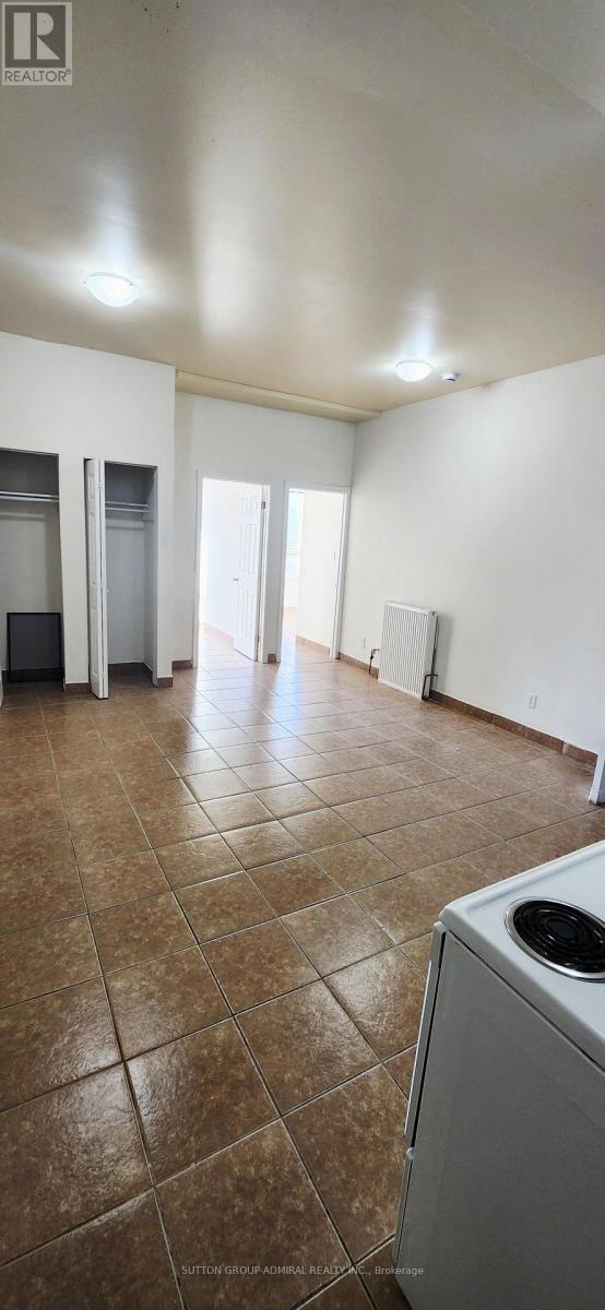 Photo du bâtiment - 1040a St Clair Ave W