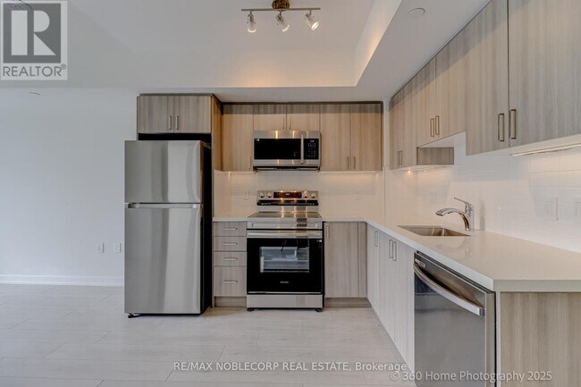 Building Photo - 556 Marlee Ave