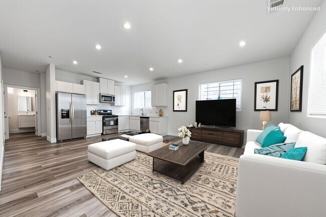 Foto del edificio - Spacious 4-Bedroom, 3-Bath Home – Modern Upgrades & Parking Included