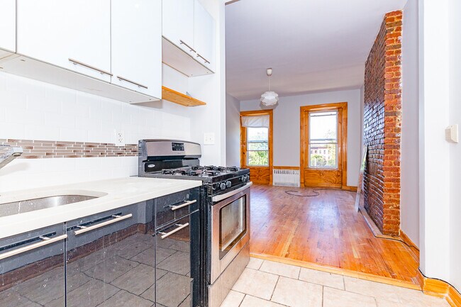 Foto del edificio - 564 Willoughby Ave