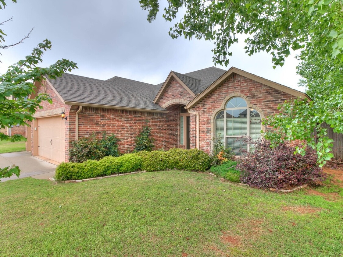 4 Bedrooms/3Car/Edmond Schools Communit... House Rental in Edmond, OK