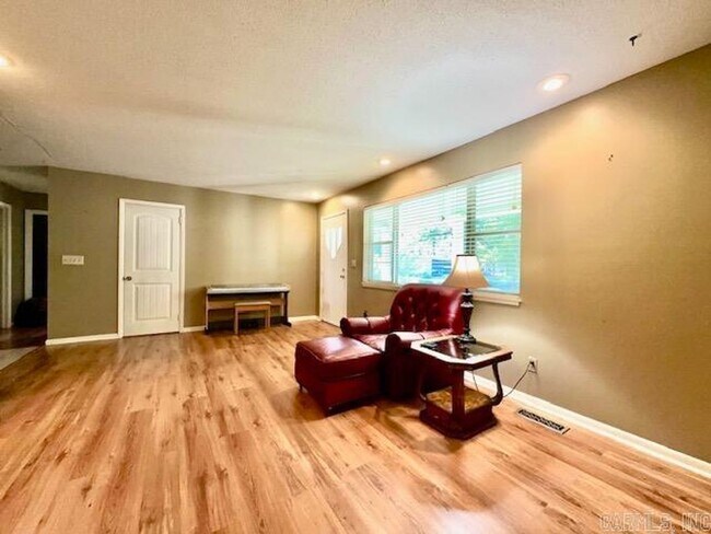 Building Photo - 2 Bedroom/2 Bathroom Home • Mountain View