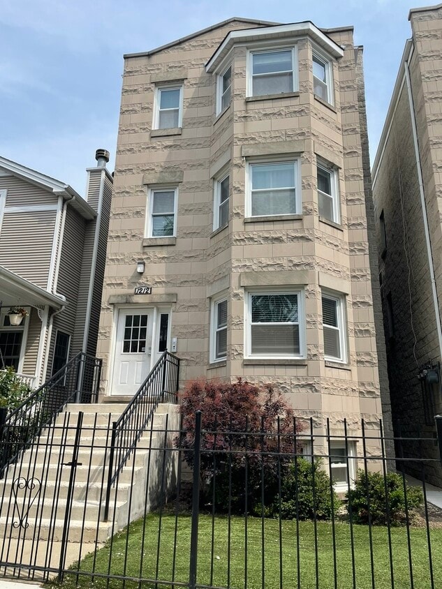 Primary Photo - 1212 W Henderson St