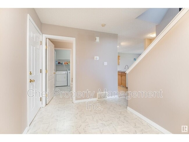 Building Photo - 2026 Garnett Way NW