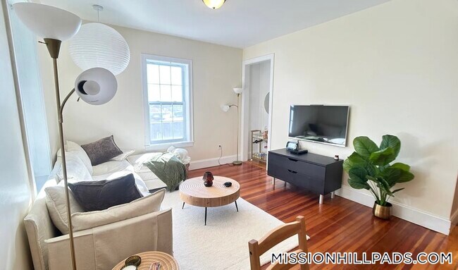 Foto del edificio - 107 Fisher Ave