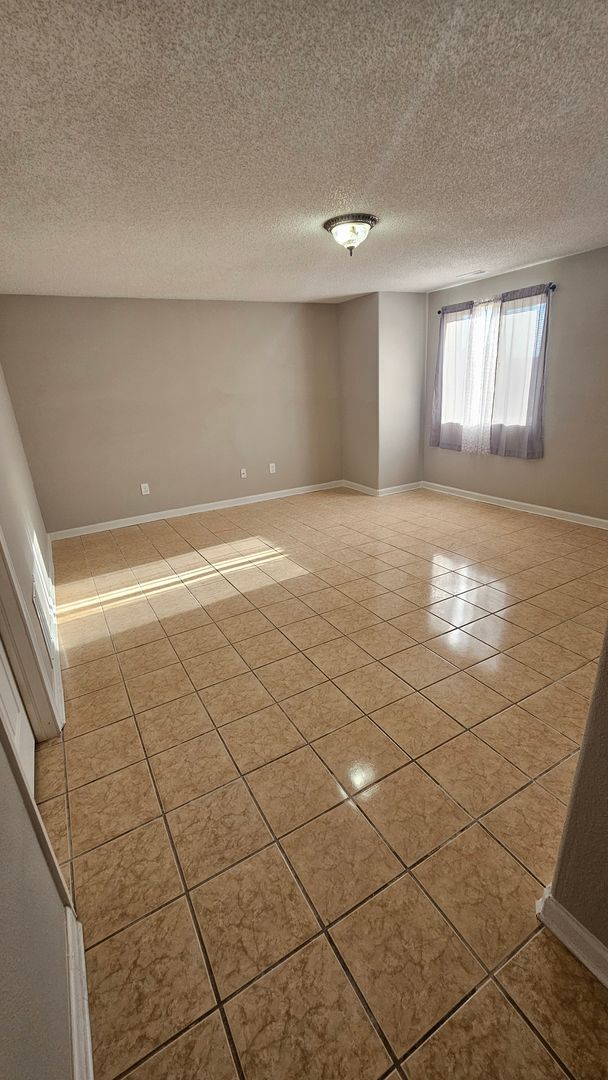 Foto del edificio - $2700 | 4BR/2.5BA | Pet Friendly House wit...