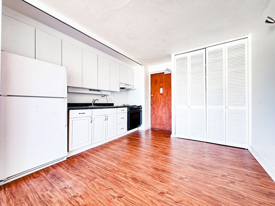 Primary Photo - Kapiolani Manor 1/1 WITH PARKING!