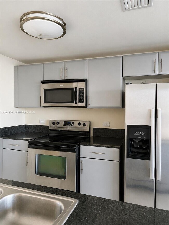 Foto del edificio - 1861 NW South River Dr