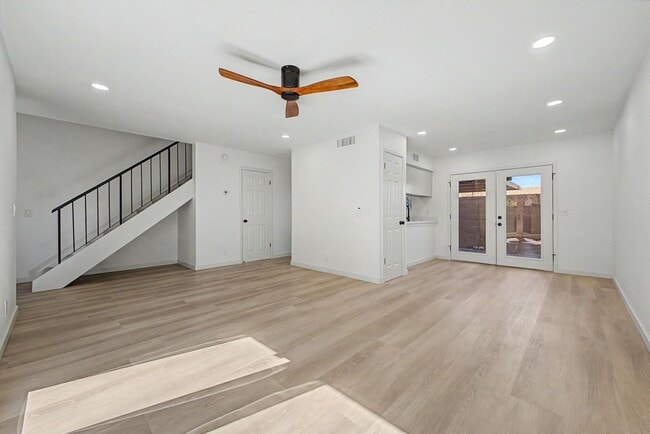 Building Photo - Remodeled 3BR End Unit Townhome in South Tempe | Private Yard + Covered Parking