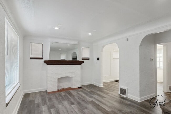Building Photo - #1300 3 bedrooms