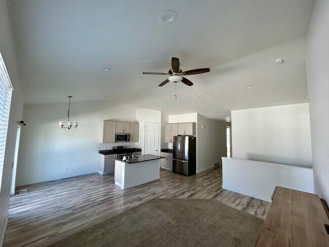 Building Photo - 260 W Box Creek Dr