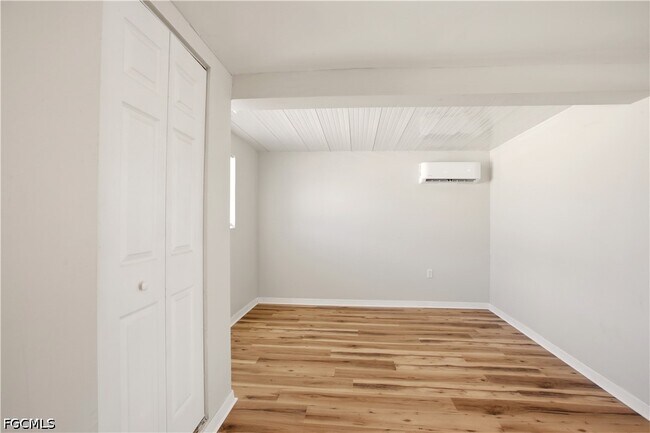 Foto del edificio - 1640 Daniels Dr