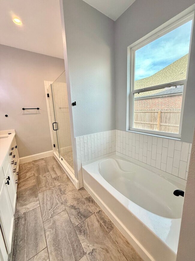 Foto del edificio - Elegant 4-bedroom in Bullard Creek Ranch!