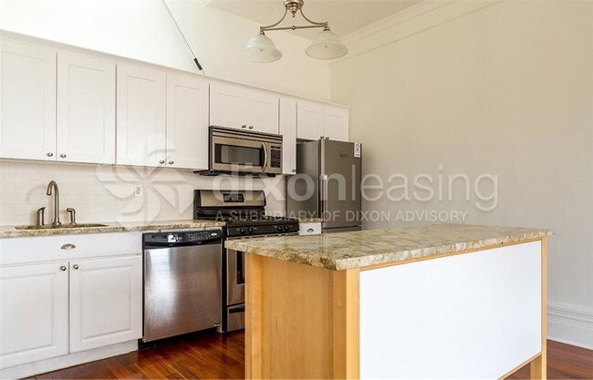 Foto del edificio - 722 Saint Nicholas Ave