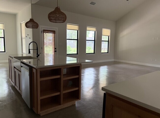 Building Photo - 125 Waianae Ct