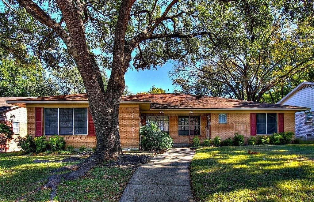 7030 Kingsbury Dr, Dallas, TX 75231 Townhouse for Rent in Dallas, TX