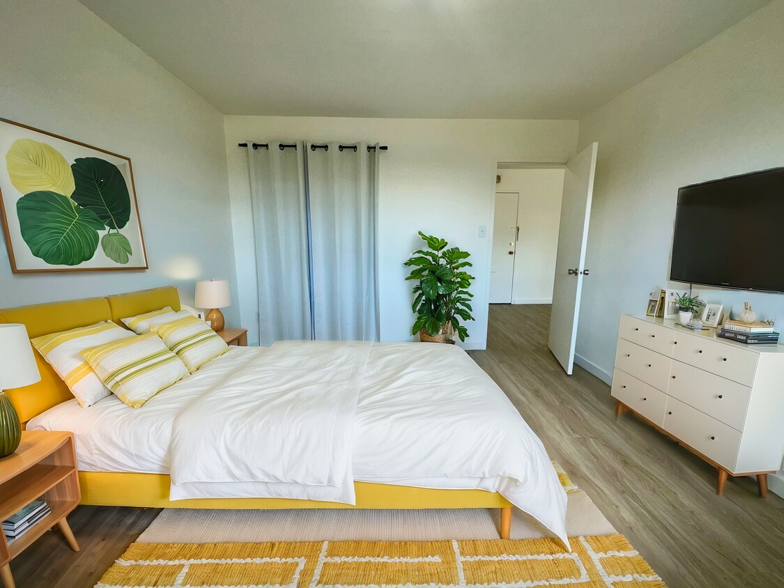 Building Photo - Chateau Towers