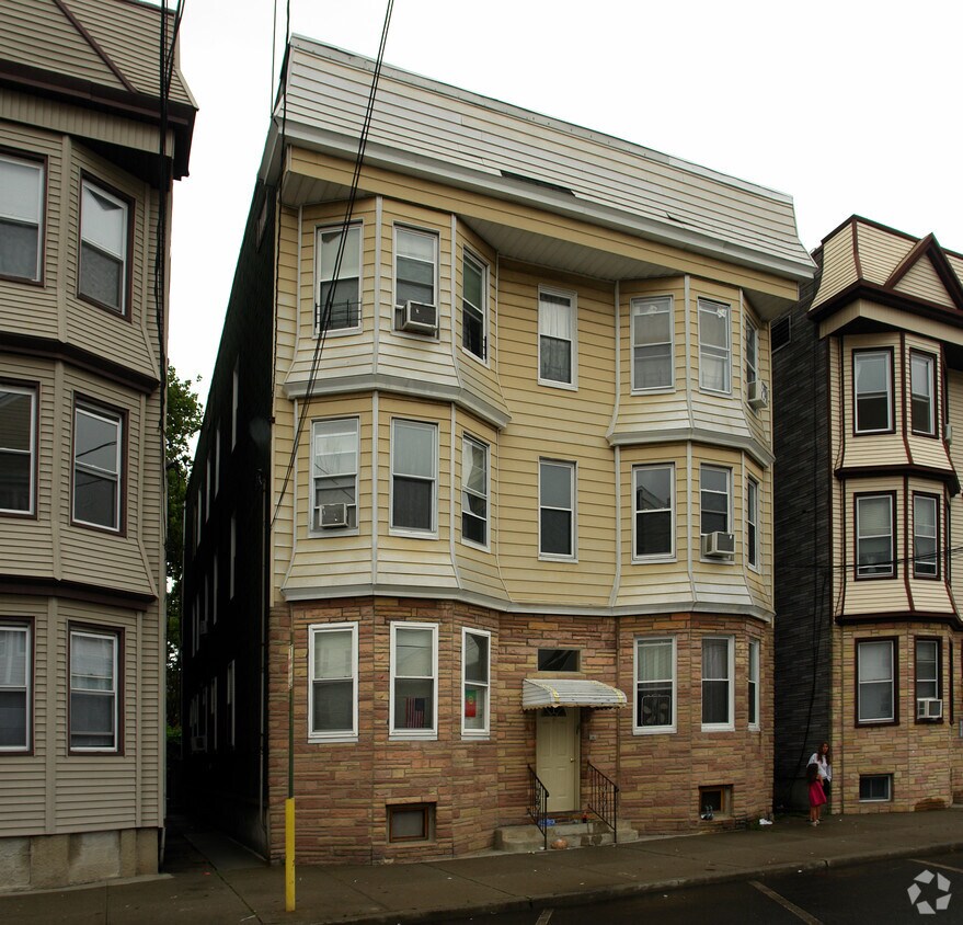 Building Photo - 5 Franklin Ave