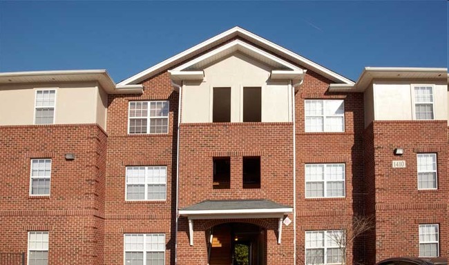 Building Photo - Sebastian Courtyard