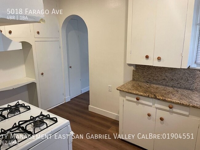 Foto del edificio - 5018 Farago Ave