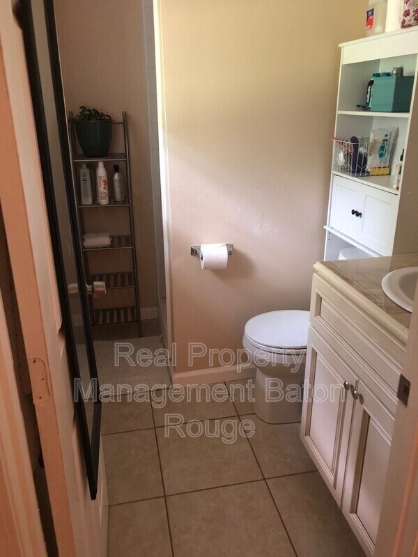 Building Photo - 8405 Hickcock Dr