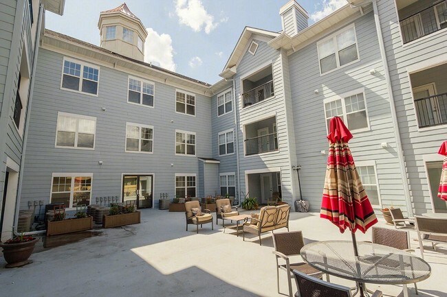 Foto del edificio - Kirkwood Station Plaza Apartments
