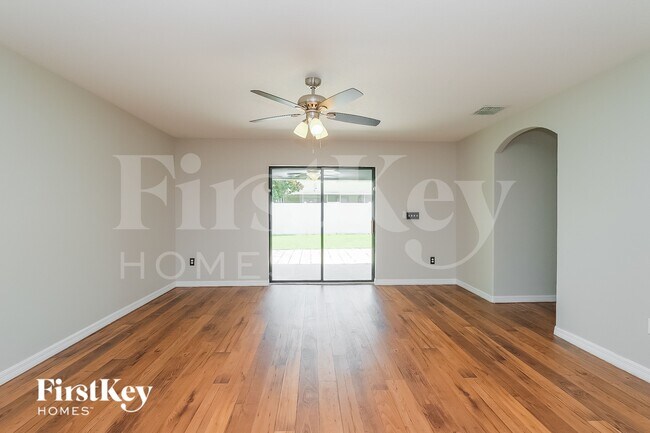 Building Photo - 11867 Thicket Wood Dr