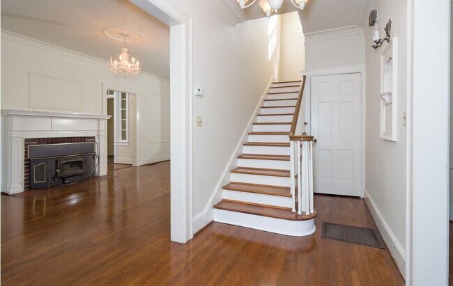 Foto del edificio - 1224 Fairview Dr