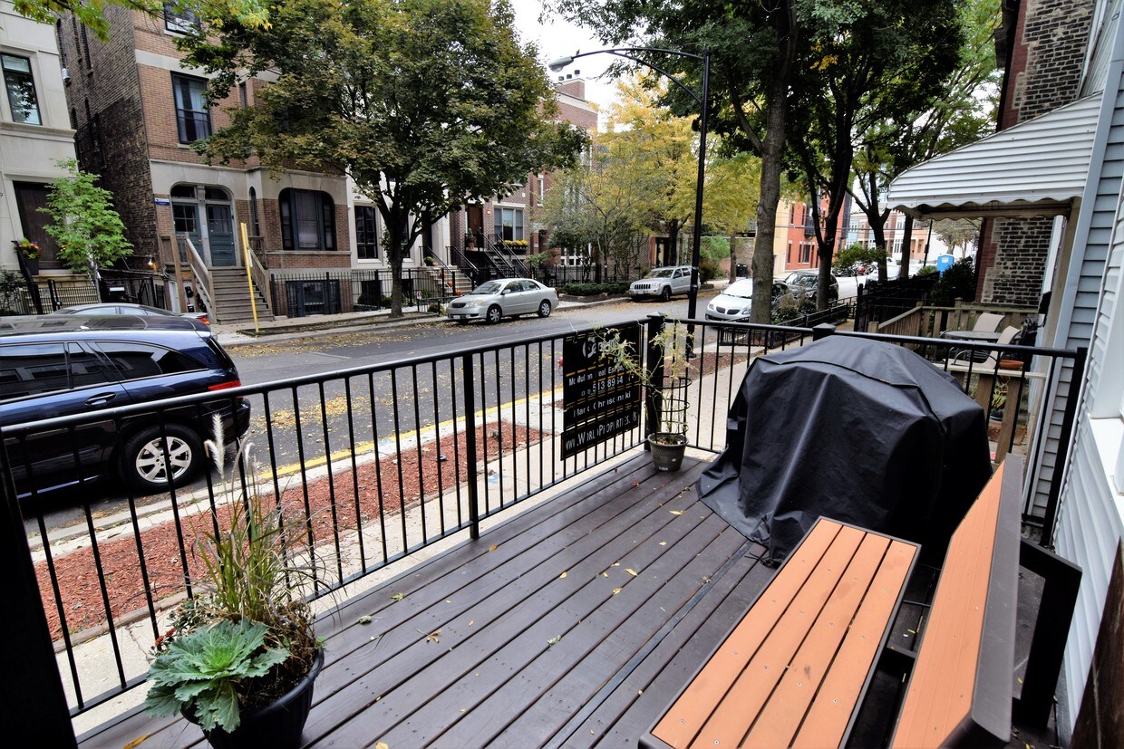 FRONT DECK FOR UNIT #1 - 1828 N Bissell St