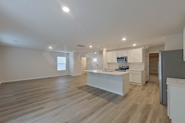 Building Photo - 117 Inez Ave