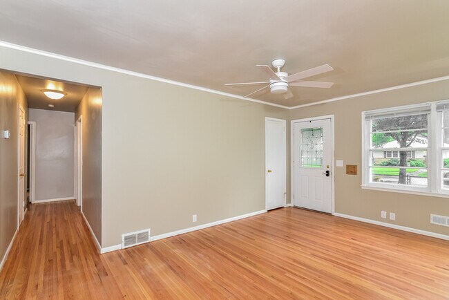 Foto del edificio - 5115 Vincent Ave N