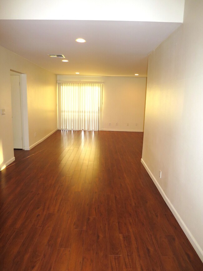 Foto del edificio - 458 W Elk Ave